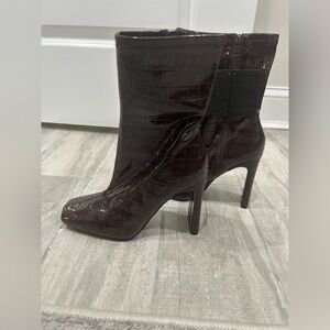 NWT Forever 21 Dark Brown Croc-Pattern Heeled Boots